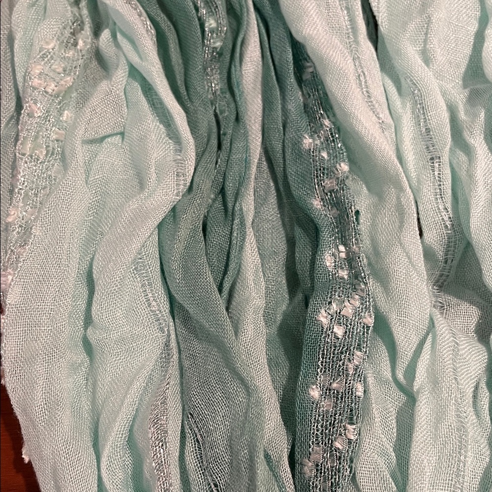 EUC Tommy Bahama Infinity Scarf in Ombré Turquoise with Silver Thread - Picture 7 of 8